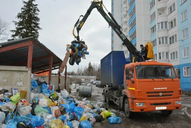 Вывоз бытового мусора в Стрежевом с погрузкой в октябре