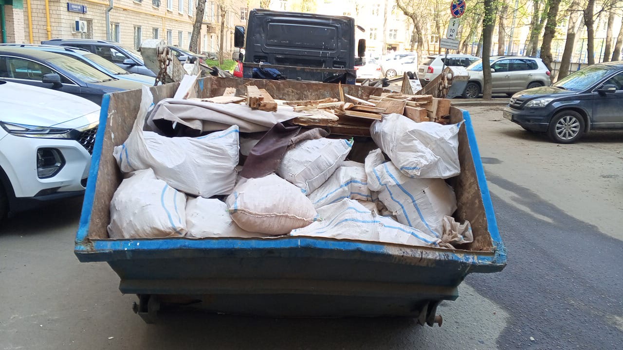 Вывоз мусора из магазина в Стрежевом в октябре