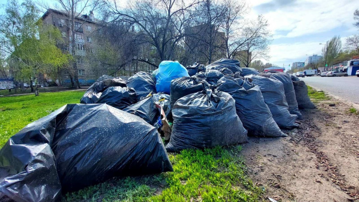 Вывоз и утилизация мусора после субботника в Стрежевом в октябре