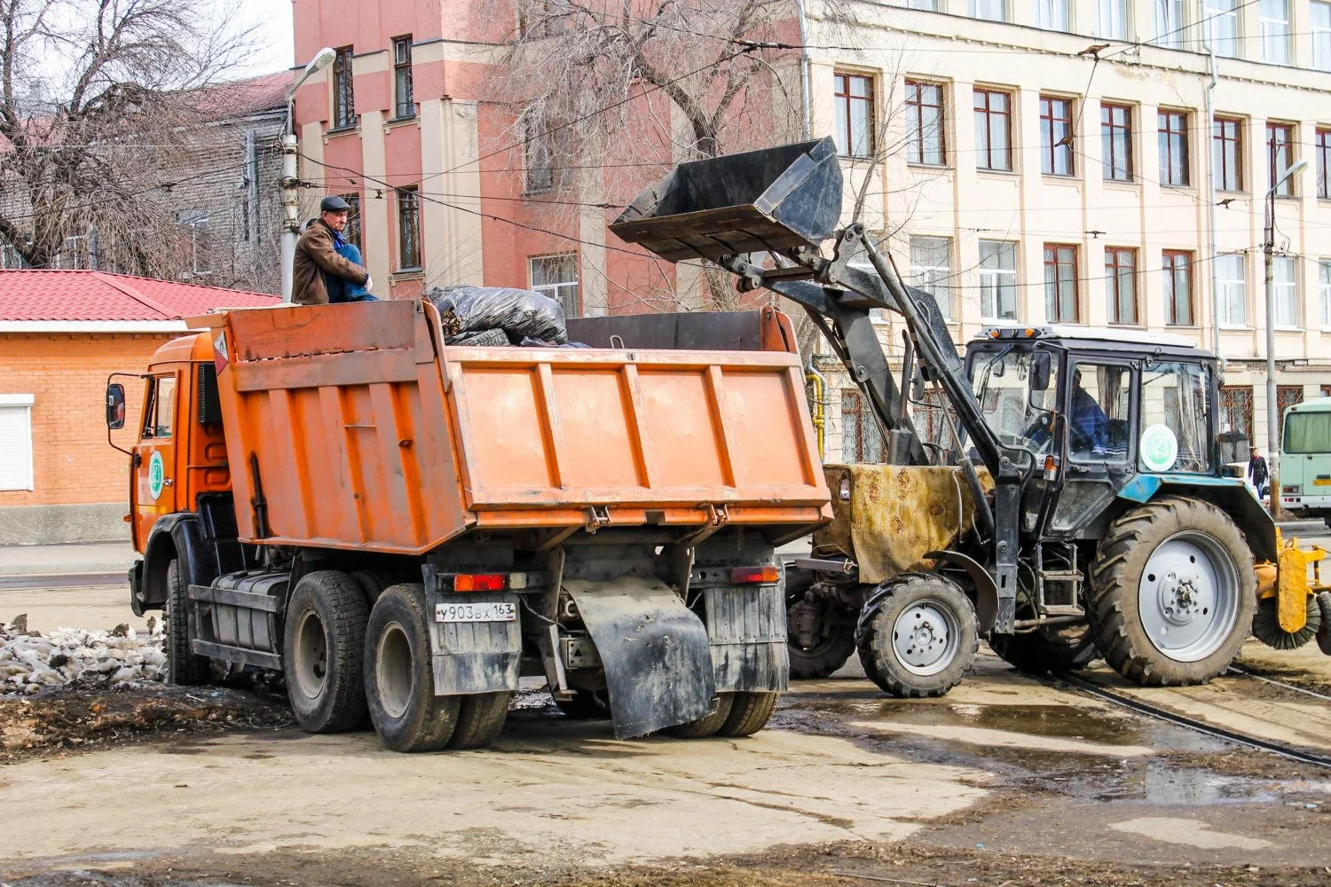Вывоз мусора Камазом в Стрежевом – аренда и заказ Камаза 10 тонн от 2396 руб. в ПроМусор
