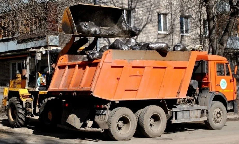 Вывоз мусора грузовым фургоном 5 тонн в Стрежевом – ПроМусор, аренда, цена от 1580 руб