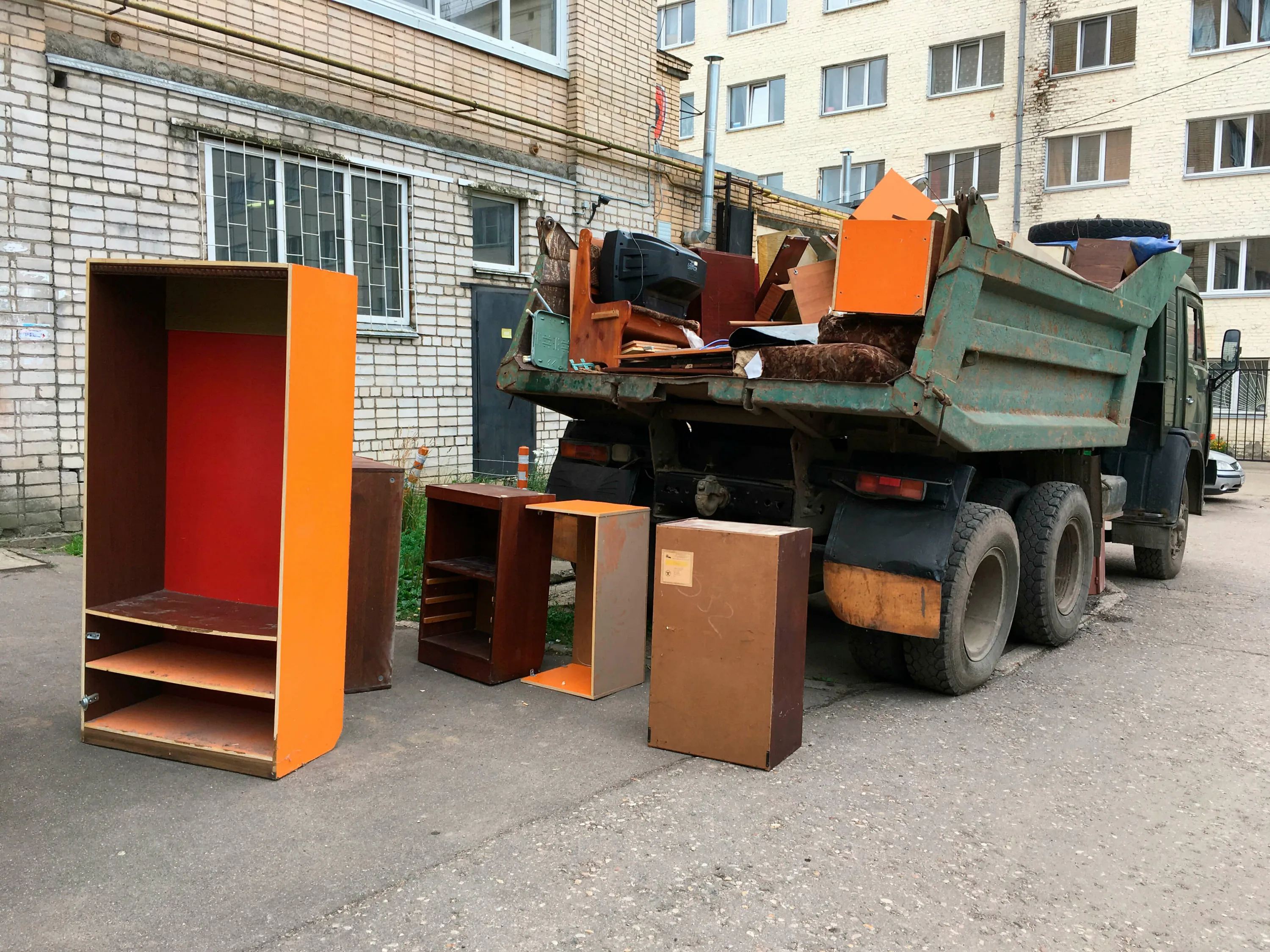 Утилизация старой мебели с вывозом и разбором в Стрежевом в октябре
