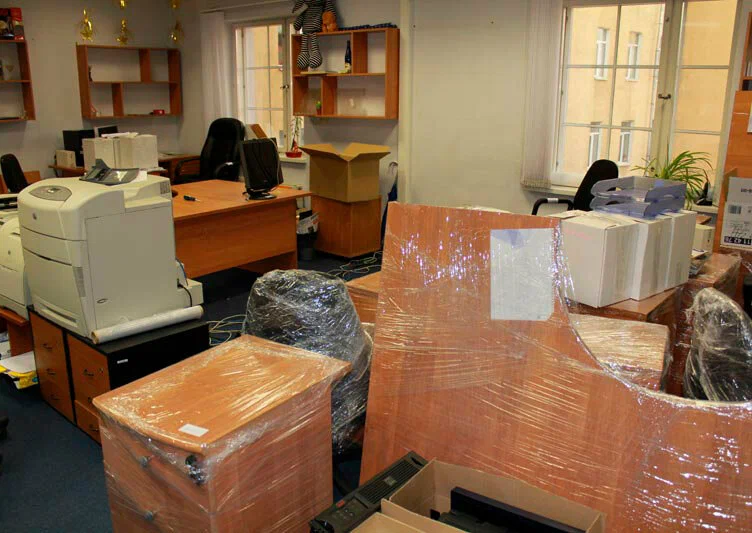 Вывоз старой офисной мебели в Стрежевом в октябре
