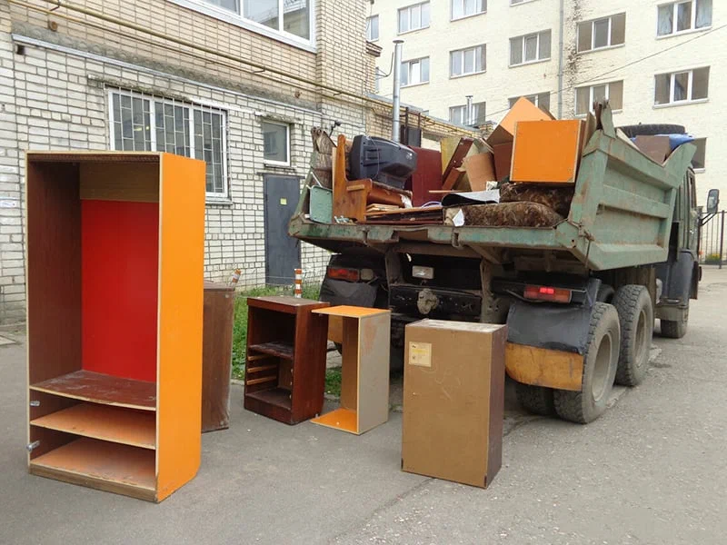 Вывоз шкафа в Стрежевом от ПроМусор — недорого, демонтаж, утилизация, вывоз из квартиры от 867 руб