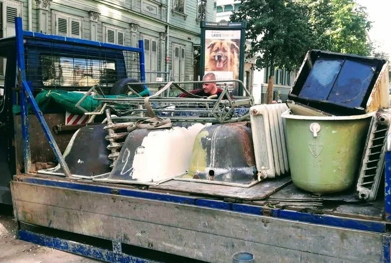 Вывоз старой сантехники в Стрежевом от ПроМусор: быстро, недорого от 561 руб., утилизация и грузчики