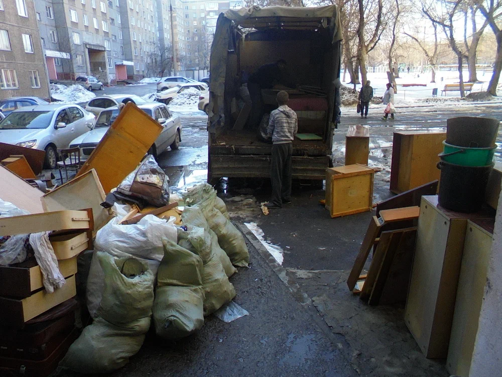 Вывоз мусора из подвала с утилизацией в Стрежевом в октябре