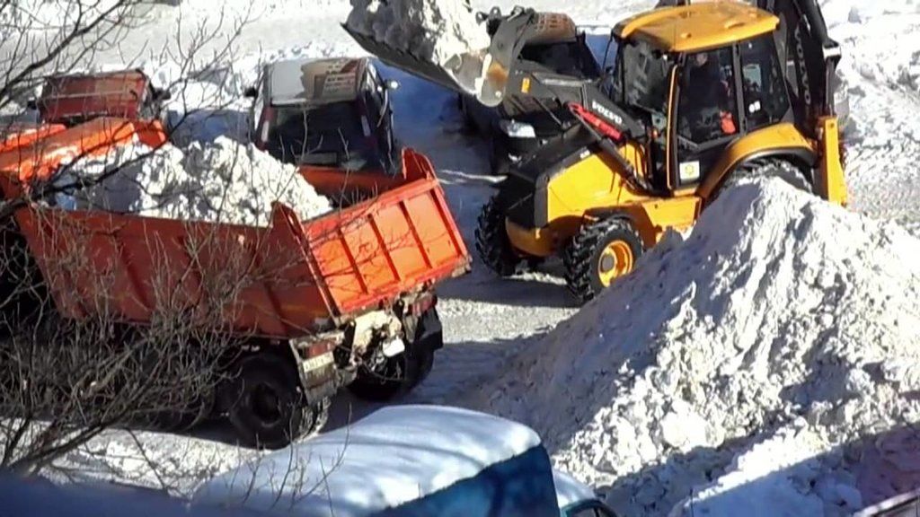 Вывоз снега с погрузкой в Стрежевом для организаций и частных лиц в октябре