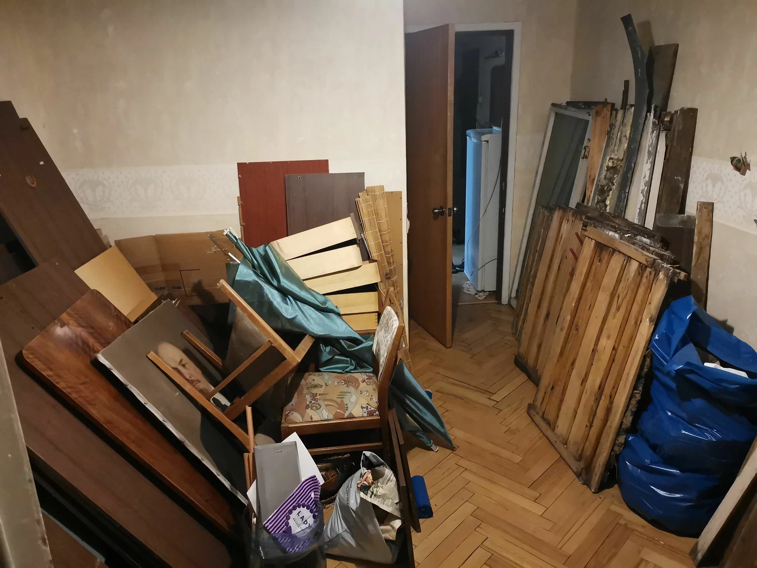 Демонтаж мебели с вывозом и утилизацией в Стрежевом в октябре