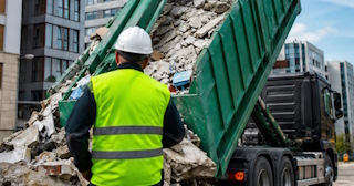 Вывоз строительного мусора в Стрежевом: услуги лицензированной компании — ПроМусор